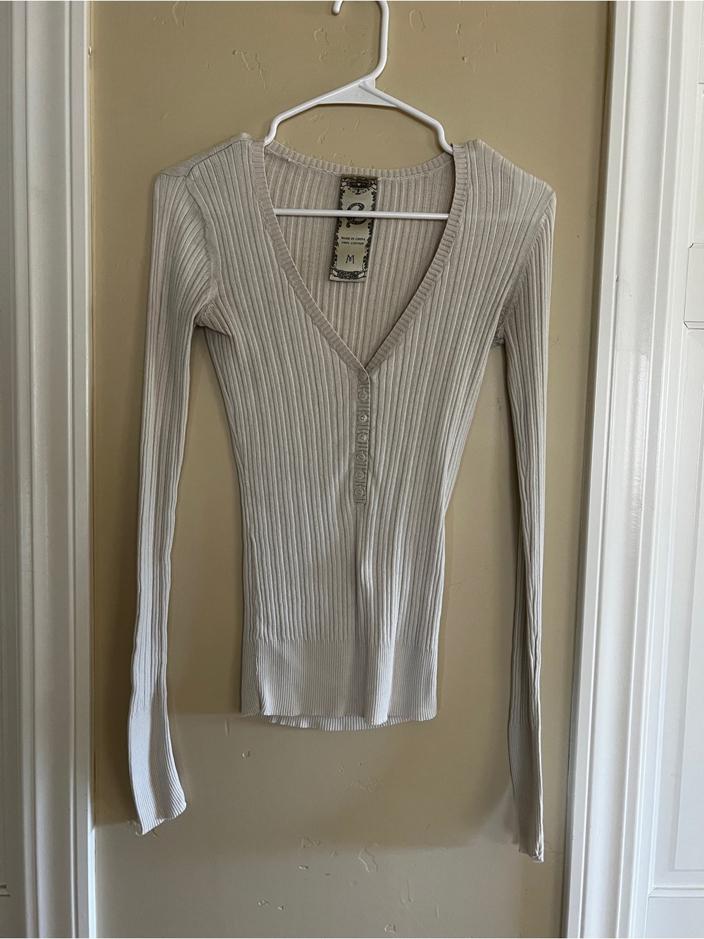 Ribbed V-Neck Button-Front Long Sleeve Top